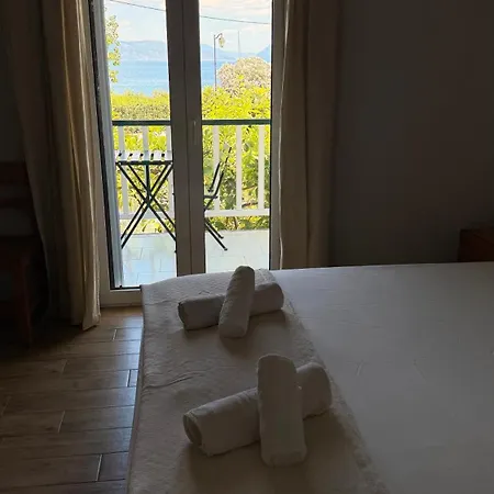 Διαμέρισμα Cosy With Sea View Close To The *